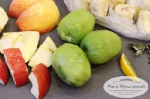 Смузи с яблоком киви и бананом. Смузи-боул из киви, яблока и бананов с добавлением лимона и мяты