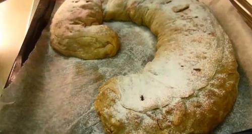 Яблочный штрудель из слоеного теста с грецким орехом. Классический штрудель с яблоками из слоеного теста