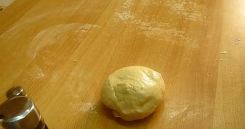 Яблочный штрудель из слоеного теста с грецким орехом. Классический штрудель с яблоками из слоеного теста