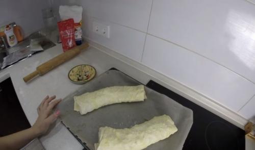 Штрудель с яблоками из бездрожжевого слоеного теста. Штрудель с яблоками из слоеного теста – самые вкусные рецепты