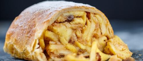 Штрудель из слоеного теста с яблоками и корицей. Яблочный штрудель из слоеного теста – 7 рецептов