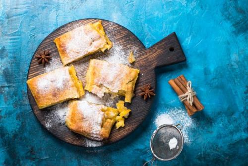 Яблочный штрудель из слоеного теста косичкой. Яблочный штрудель на слоеном тесте