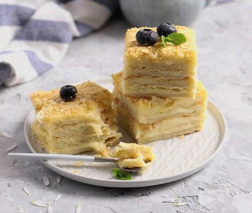 Торт Наполеон из слоеного теста со сливками. Торт Наполеон из готового слоеного теста – 8 рецептов в домашних условиях