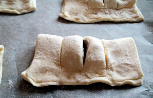 Что приготовить из слоеного теста и вареной сгущенки. Слойки с вареной сгущенкой