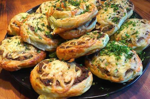 Какую начинку можно положить в слоеное тесто. 15 рецептов пирожков из слоеного теста на каждый день