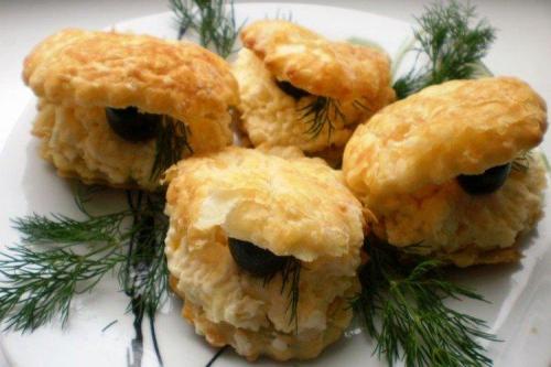 Закуска из слоеного теста с фаршем. 15 простых закусок из слоеного теста, которые можно приготовить дома