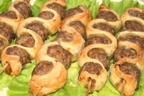 Закуска из слоеного теста с фаршем. 15 простых закусок из слоеного теста, которые можно приготовить дома