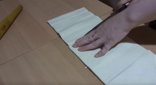 Торт из слоеного теста: вкусный и простой рецепт