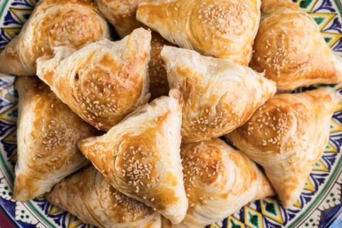 Самса из слоеного теста с говядиной. Вкусная самса из говядины