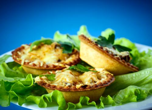 Тарталетки из слоеного теста в формочках. Рецепты теста для корзиночек закусочных праздничных тарталеток. Как приготовить тарталетки из теста без формочки и в силиконовых формочках в домашних условиях?