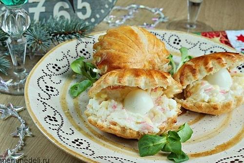 Кружочки из слоеного теста с начинкой. Закуски из слоеного теста с начинкой — лучшие рецепты на праздничный стол