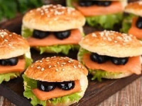 Кружочки из слоеного теста с начинкой. Закуски из слоеного теста с начинкой — лучшие рецепты на праздничный стол