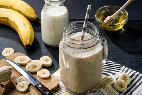Что нужно для приготовления бананового молочного коктейля без блендера. 15 быстрых рецептов молочного коктейля с бананом