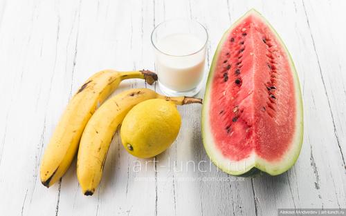 Можно ли добавить другие ингредиенты в смузи из арбуза без блендера. Приготовление