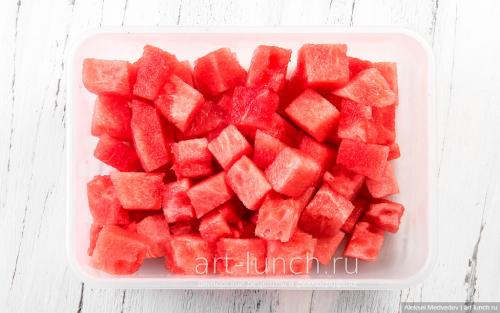 Можно ли добавить другие ингредиенты в смузи из арбуза без блендера. Приготовление