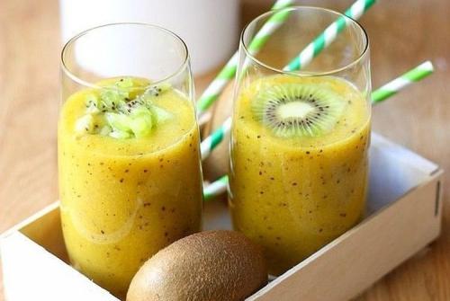 Можно ли добавить алкоголь в коктейль Банан и Киви без блендера. 20 смузи из киви, которые вы будете готовить снова и снова