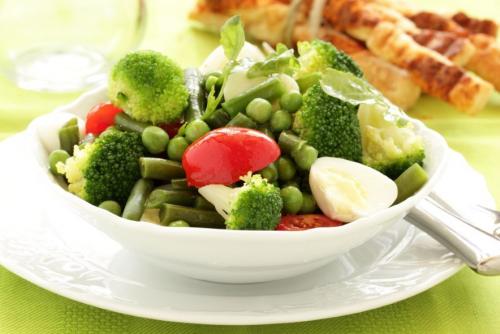 Рецепты салатов из овощей и фруктов для детокс-диеты. Салаты для похудения: 6 идеальных летних рецептов 08