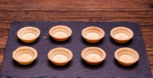 Тарталетки с красной рыбой огурцом и яйцом. Тарталетки с семгой: подборка самых вкусных рецептов