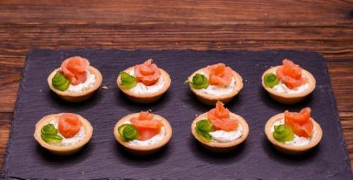Тарталетки с красной рыбой огурцом и яйцом. Тарталетки с семгой: подборка самых вкусных рецептов