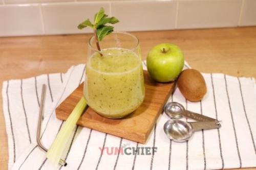 Как правильно приготовить фруктовый смузи с водой, чтобы сохранить максимум витаминов. Рецепты смузи на воде