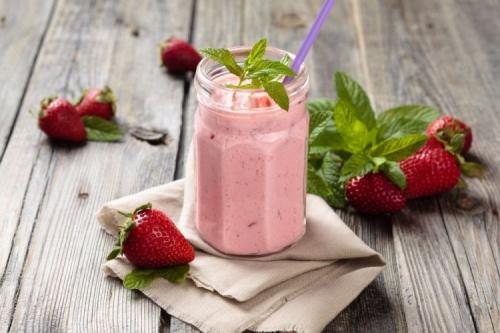 Какие молочные продукты лучше использовать для клубничного смузи. 20 смузи с клубникой, от которых у тебя потекут слюнки