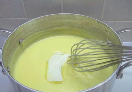 Наполеон из готового слоеного дрожжевого теста. Пошаговый рецепт приготовления Наполеона из дрожжевого слоеного теста