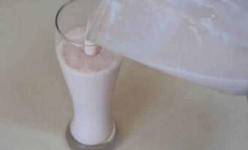 Как сделать коктейль без мороженого. Молочный коктейль – 10 рецептов в домашних условиях