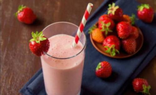 Как сделать коктейль без мороженого. Молочный коктейль – 10 рецептов в домашних условиях