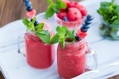 КЛУБНИЧНЫЙ смузи без блендера в ДОМАШНИХ.. 20 смузи с клубникой, от которых у тебя потекут слюнки
