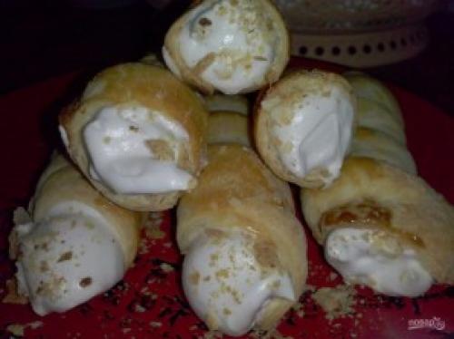 Трубочки с заварным кремом из слоеного теста. Трубочки с белковым заварным кремом