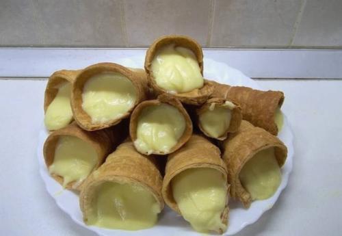 Трубочки с белковым кремом в домашних условиях. Слоеные трубочки с заварным кремом