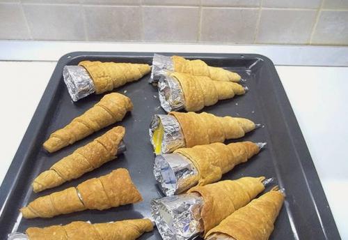 Трубочки с белковым кремом в домашних условиях. Слоеные трубочки с заварным кремом