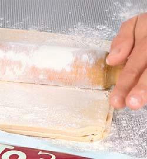 Пахлава из слоеного дрожжевого теста. Готовим армянскую пахлаву в домашних условиях: вкуснейший рецепт из готового слоеного теста с фото