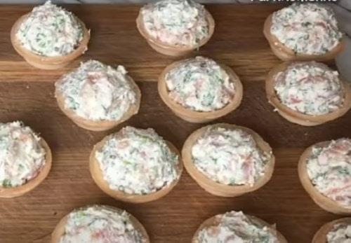 Закуска из слоеного теста с семгой. Тарталетки с красной рыбой – 10 рецептов начинки для праздничных закусок