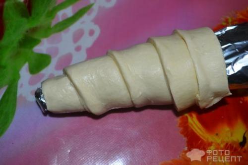 Трубочки из слоеного теста со сгущенкой. Рецепт: Трубочки из слоеного дрожжевого теста - С начинкой из вареной сгущенки