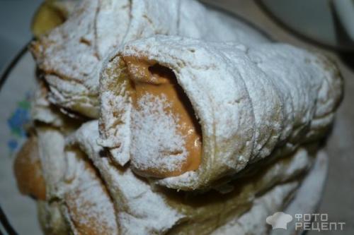 Трубочки из слоеного теста со сгущенкой. Рецепт: Трубочки из слоеного дрожжевого теста - С начинкой из вареной сгущенки