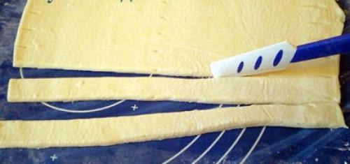 Трубочки из готового слоеного теста. Трубочки из слоеного теста