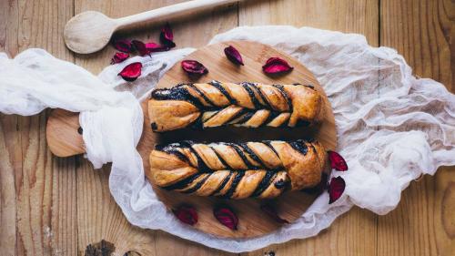 Вкусные слойки с вареной сгущенкой из слоеного теста: рецепт и подсказки 31