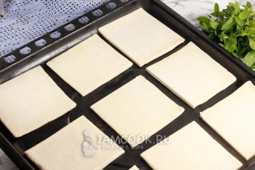 Вкусный рецепт пирожных наполеон из слоеного теста со сгущенкой 34