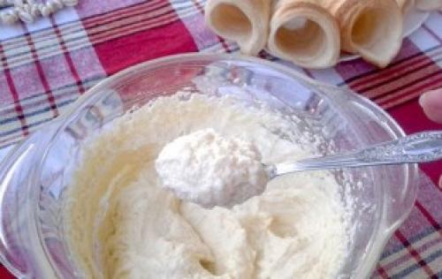 Трубочки из слоеного теста