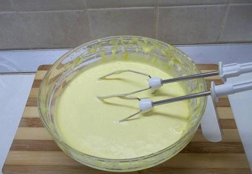 Как приготовить слоеное дрожжевое тесто для трубочек. Слоеные трубочки с заварным кремом