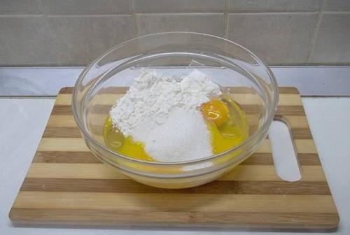 Как приготовить слоеное дрожжевое тесто для трубочек. Слоеные трубочки с заварным кремом