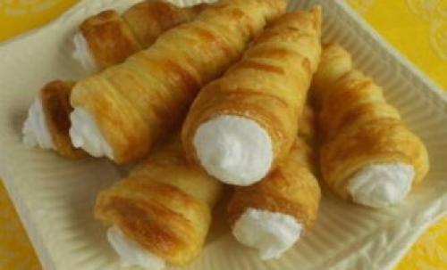 Как приготовить трубочки из слоеного теста. Трубочки из слоеного теста с белковым кремом