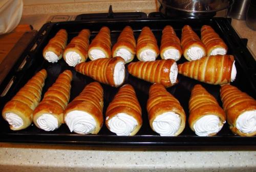 Трубочки с белковым кремом по госту. Рецепт из СССР: слоеные трубочки с посыпкой и белковым кремом