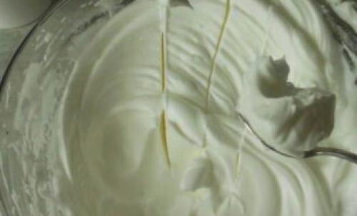 Трубочки с белковым кремом из готового теста. Трубочки из слоеного теста с белковым кремом