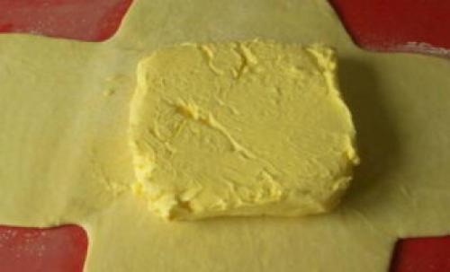 Как приготовить трубочки из слоеного теста. Трубочки из слоеного теста с белковым кремом