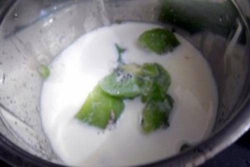 Можно ли добавить другие фрукты в молочный коктейль с бананом. Коктейль с киви и бананом