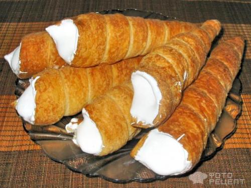 Дрожжевые трубочки с белковым кремом. Рецепт: Трубочки из слоеного дрожжевого теста - с белковым кремом