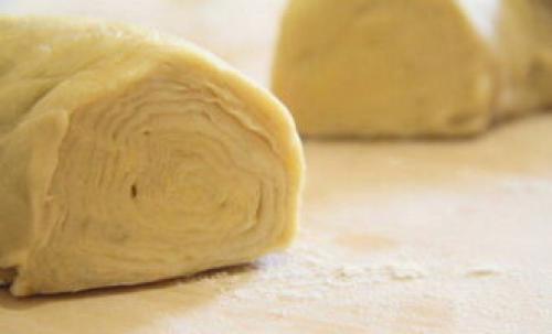 Домашнее слоеное дрожжевое тесто пошаговый рецепт. Слоеное тесто быстрого приготовления в домашних условиях