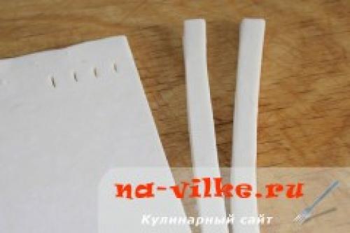 Трубочки из слоеного теста со сгущенкой. Ингредиенты на 18 штук